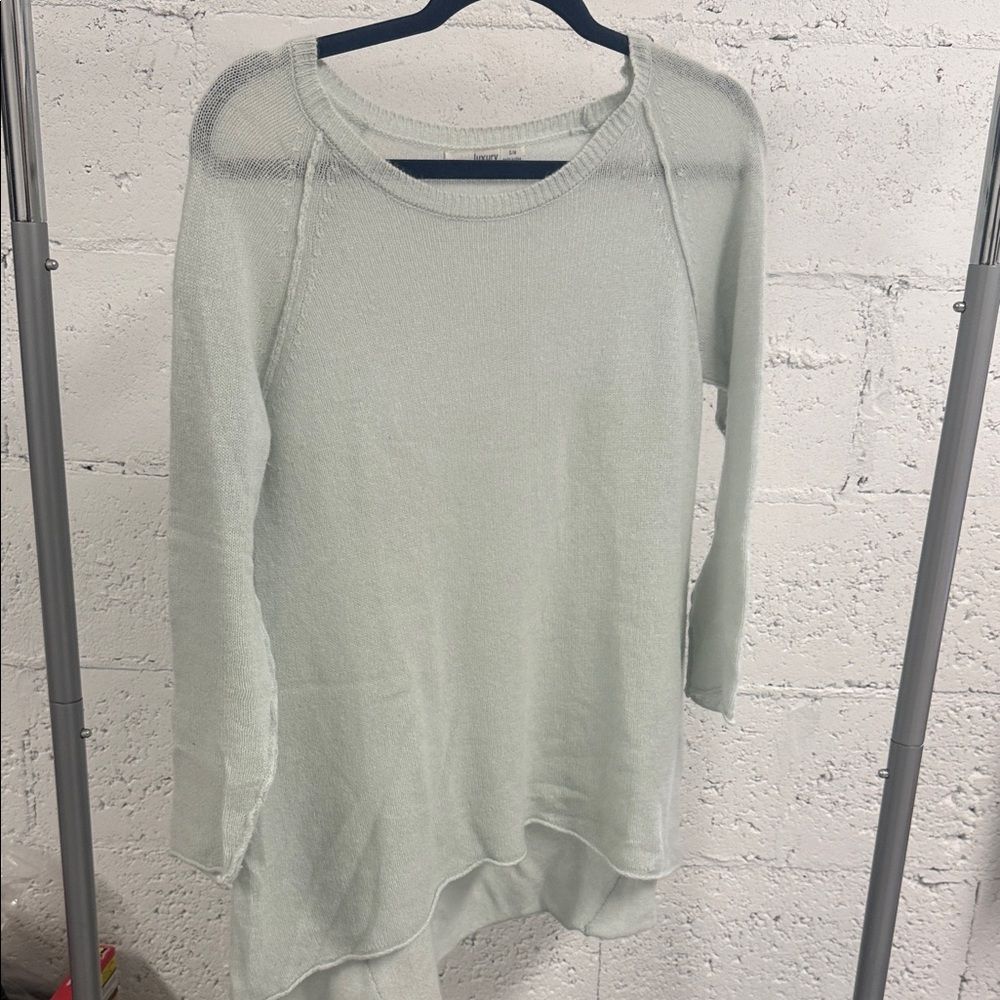 Light Green Long Sleeve Sweater Cashmere Subtle Luxury - Size Small / Medium